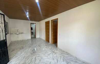 Imagem: A casa possui 2 Dormitórios, 5 Vagas na garagem, 200m² de