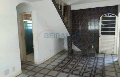 Imagem: A casa possui 3 Dormitórios, 2 Banheiros, 1 Vaga na garagem