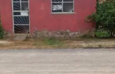 Imagem: A casa possui 2 Dormitórios, 1 Banheiro e está localizado