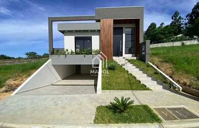 Imagem: A casa em condomínio possui 3 Dormitórios, 4 Banheiros, 4