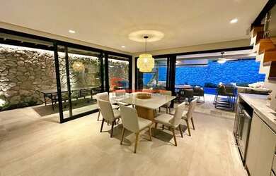 Imagem: A casa em condomínio possui 5 Dormitórios, 5 Banheiros, 2