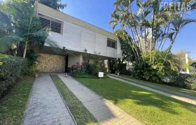 Imagem: A casa em condomínio possui 4 Dormitórios, 5 Banheiros, 4