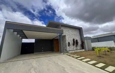 Imagem: A casa em condomínio possui 3 Dormitórios, 2 Banheiros, 4