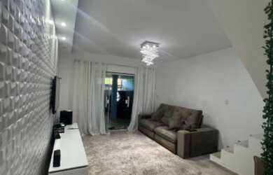 Imagem: A casa possui 2 Dormitórios, 3 Banheiros, 2 Vagas na garagem