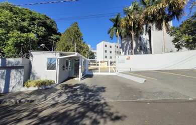 Imagem: O apartamento possui 3 Dormitórios, 1 Banheiro, 1 Vaga na garagem