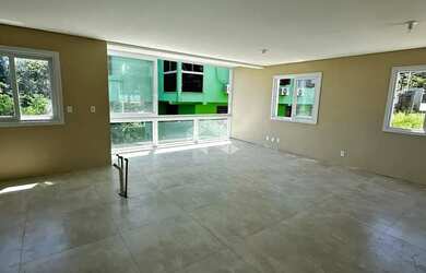 Imagem: A casa possui 3 Dormitórios, 3 Banheiros, 2 Vagas na garagem