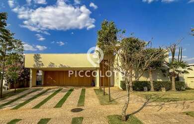 Imagem: A casa em condomínio possui 4 Dormitórios, 5 Banheiros, 5