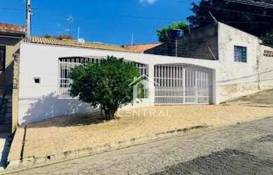 Imagem: A casa possui 3 Dormitórios, 3 Banheiros, 2 Vagas na garagem