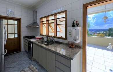 Imagem 16: Linda Casa com 4 dorm/3 sts - Salões festas e jogos, piscina, gourmet