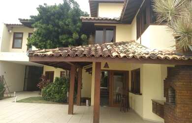 Imagem: A casa possui 5 Dormitórios, 4 Banheiros, 3 Vagas na garagem