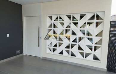 Imagem: A casa à venda possui 3 Dormitórios, 3 Banheiros, 2 Vagas