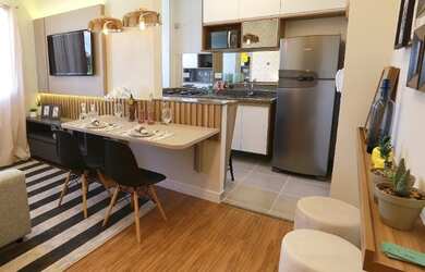 Imagem: O apartamento possui 2 Dormitórios, 1 Banheiro, 1 Vaga na garagem