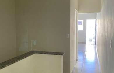 Imagem: A casa possui 2 Dormitórios, 1 Banheiro, 1 Vaga na garagem