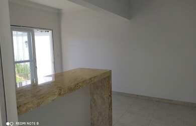 Imagem: A casa possui 2 Dormitórios, 2 Banheiros, 2 Vagas na garagem