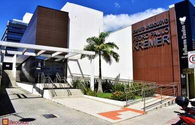 Imagem: O depósito possui 1 Vaga na garagem, 33m² de Área e está