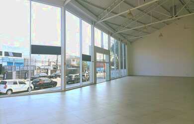 Imagem: O depósito possui 5 Vagas na garagem e 657m² de Área e está