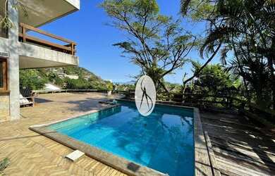 Imagem: A casa em condomínio possui 4 Dormitórios, 5 Banheiros, 5