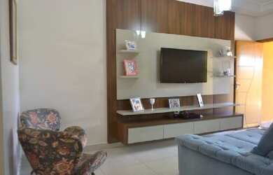 Imagem: A casa possui 3 Dormitórios, 2 Banheiros, 2 Vagas na garagem