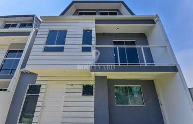 Imagem: A casa possui 4 Dormitórios, 4 Banheiros, 3 Vagas na garagem