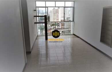 Imagem: O apartamento possui 3 Dormitórios, 1 Banheiro, 1 Vaga na garagem