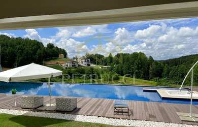 Imagem: A casa em condomínio para alugar possui 5 Dormitórios, 5 Banheiros