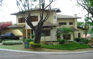 Imagem: A casa em condomínio à venda possui 4 Dormitórios, 5 Banheiros