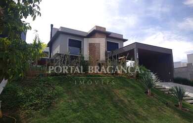 Imagem: A casa possui 3 Dormitórios, 5 Banheiros, 2 Vagas na garagem