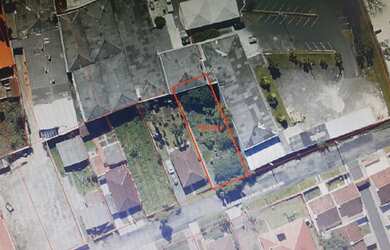 Imagem: O terreno possui 490m² de Área e está localizado em Tingui