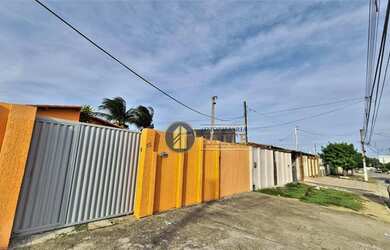 Imagem: A casa possui 4 Dormitórios, 2 Banheiros, 1 Vaga na garagem