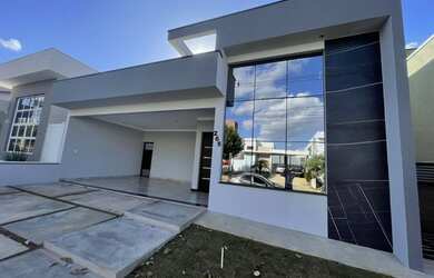 Imagem: A casa em condomínio possui 3 Dormitórios, 3 Banheiros, 4