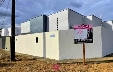 Imagem: A casa possui 2 Dormitórios, 2 Banheiros, 2 Vagas na garagem