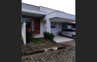 Imagem: A casa em condomínio possui 3 Dormitórios, 1 Banheiro, 2 Vagas