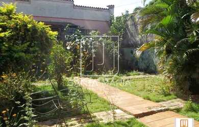 Imagem: A casa possui 3 Dormitórios, 1 Banheiro, 5 Vagas na garagem