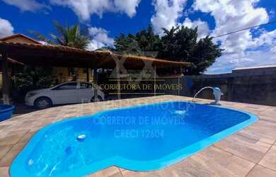 Imagem: A casa possui 2 Dormitórios, 2 Banheiros, 2 Vagas na garagem