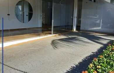 Imagem: O depósito possui 2 Vagas na garagem, 691m² de Área e está