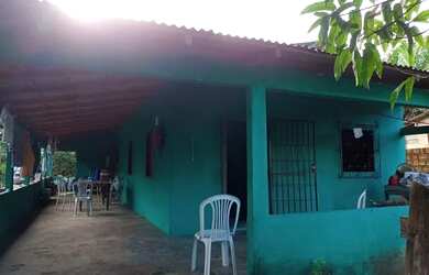 Imagem: A casa possui 3 Dormitórios, 2 Banheiros, 2 Vagas na garagem