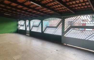 Imagem: A casa possui 3 Dormitórios, 2 Banheiros, 1 Vaga na garagem