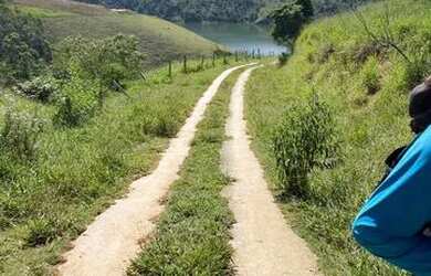 Imagem 6: Terreno com ótima localização possui 1000 metros quadrados em Usina...