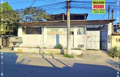 Imagem: A casa possui 3 Dormitórios, 1 Banheiro, 2 Vagas na garagem