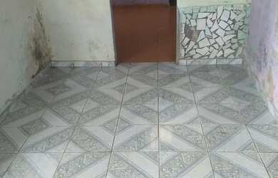 Imagem: A casa possui 1 Dormitório, 1 Banheiro, 1 Vaga na garagem