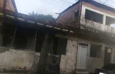 Imagem: A casa possui 5 Dormitórios, 3 Banheiros e está localizado