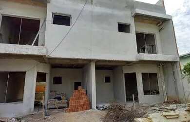 Imagem: A casa possui 3 Dormitórios, 3 Banheiros, 2 Vagas na garagem