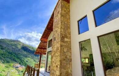 Imagem: A casa em condomínio à venda possui 4 Dormitórios, 4 Banheiros