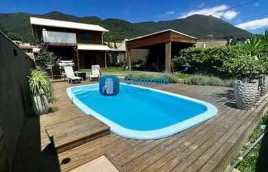 Imagem: A casa possui 3 Dormitórios, 4 Banheiros, 2 Vagas na garagem