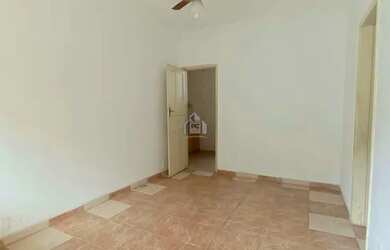 Imagem: A casa possui 3 Dormitórios, 1 Banheiro, 1 Vaga na garagem