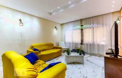 Imagem: A casa possui 5 Dormitórios, 5 Banheiros, 4 Vagas na garagem