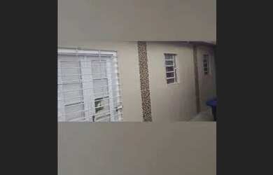 Imagem: A casa possui 2 Dormitórios, 1 Banheiro, 1 Vaga na garagem