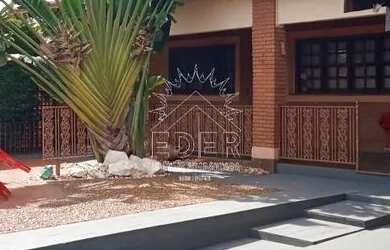 Imagem: A casa possui 3 Dormitórios, 3 Banheiros, 5 Vagas na garagem