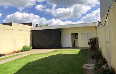 Imagem: A casa possui 1 Dormitório, 4 Vagas na garagem e está localizado