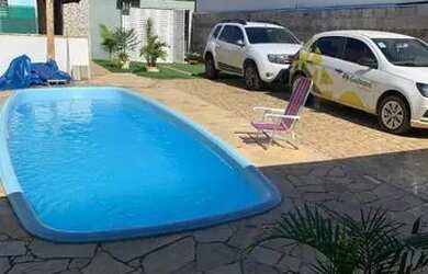 Imagem: A casa possui 1 Dormitório, 2 Banheiros, 5 Vagas na garagem